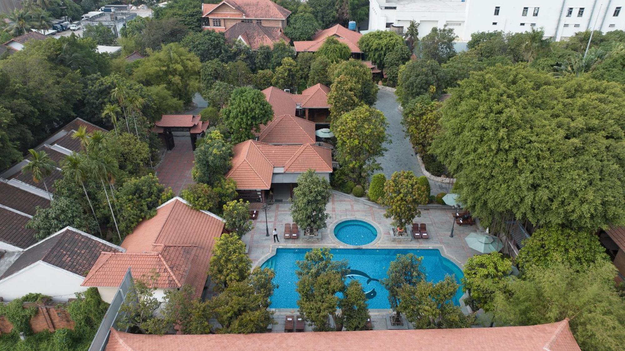 Phuong Nam Resort Thuan An Exterior photo