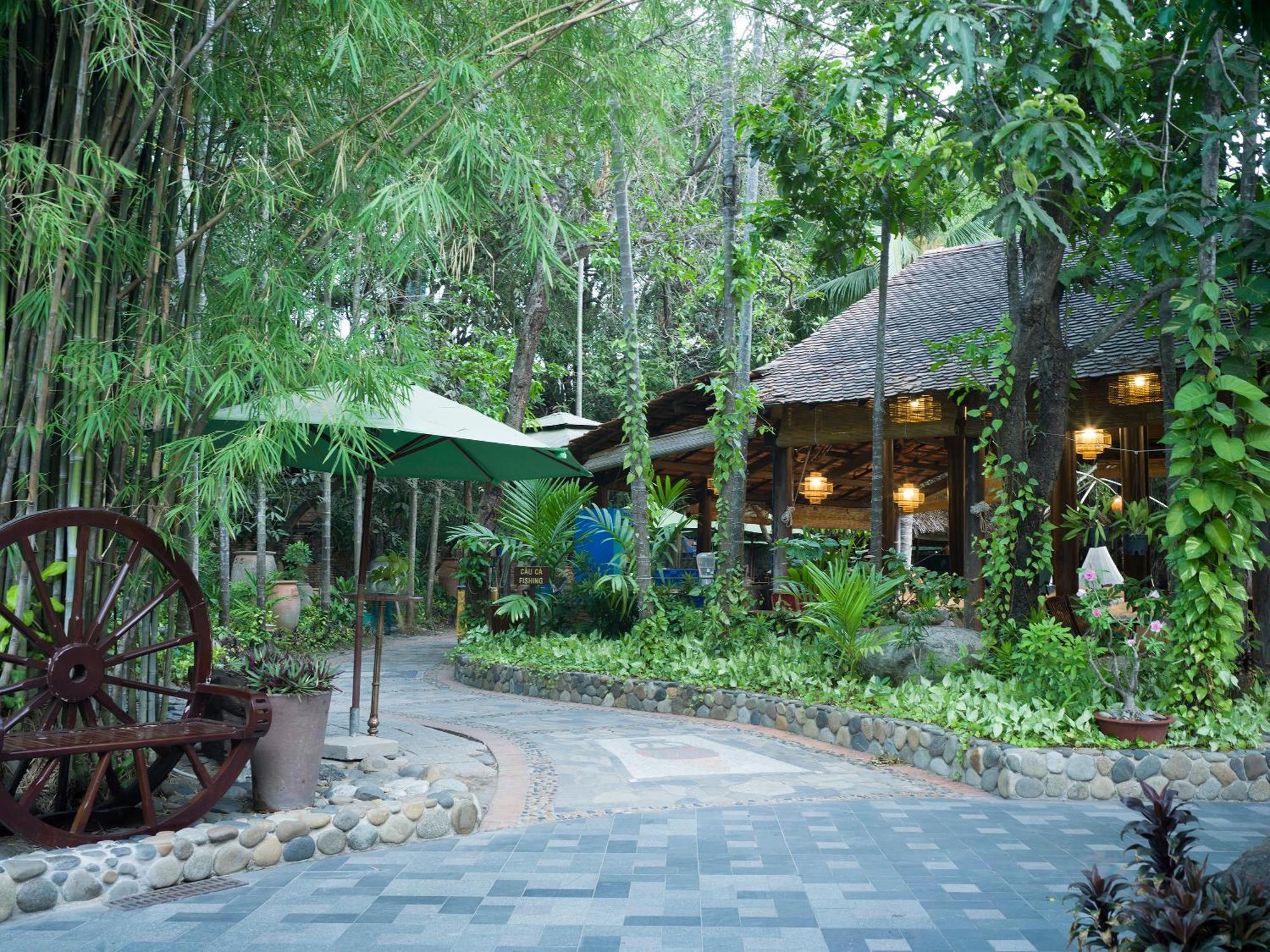 Phuong Nam Resort Thuan An Exterior photo